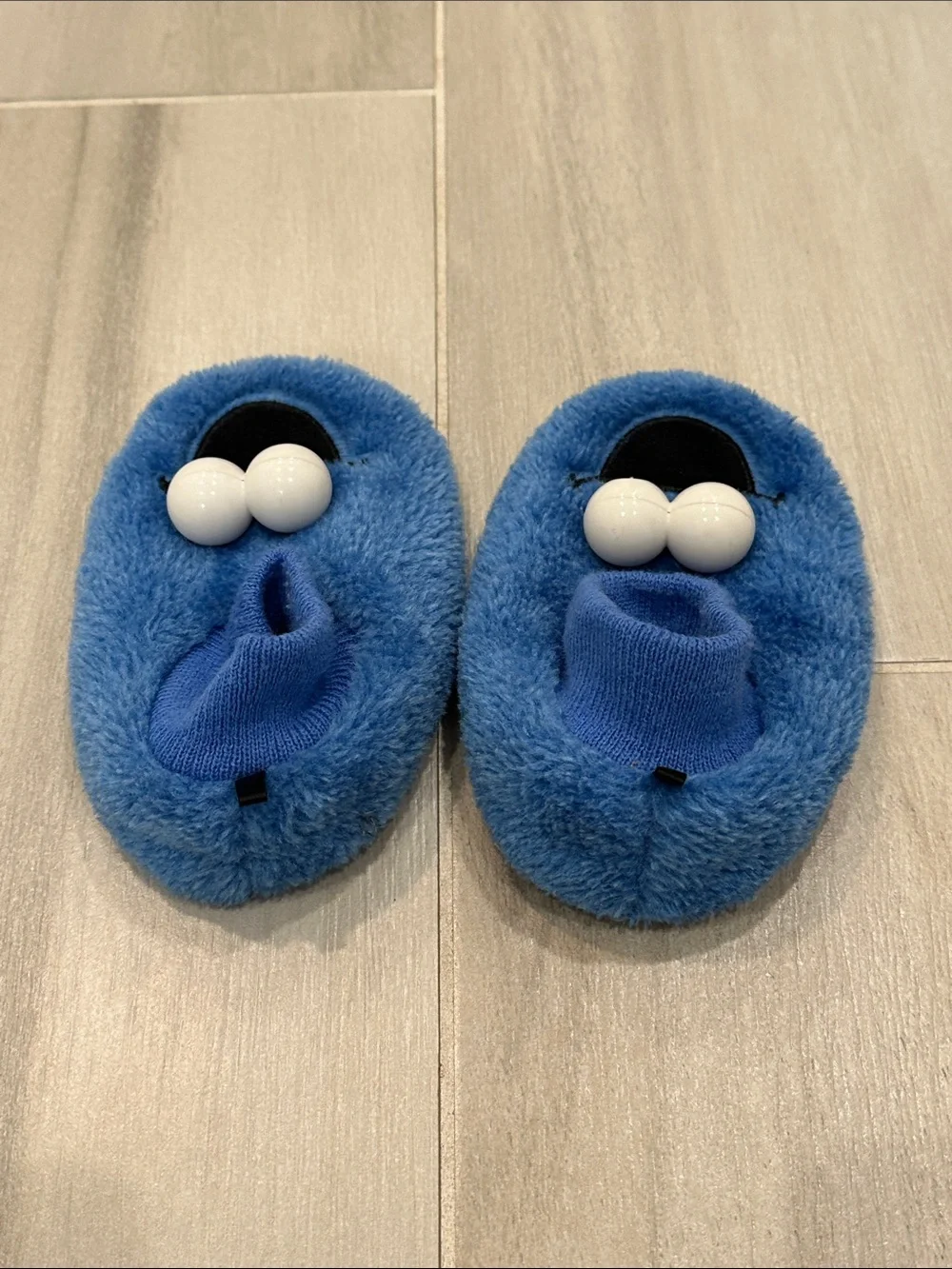 Sesame Street Toddler Size 7/8 Cookie Monster Slippers with Fun Eyes